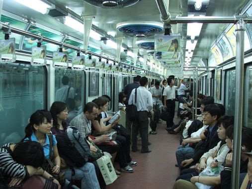800px-Beijing_Metro_inside_train_9370
